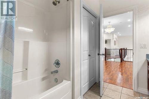 743 Bellmont Court, Saskatoon, SK - Indoor Photo Showing Bathroom