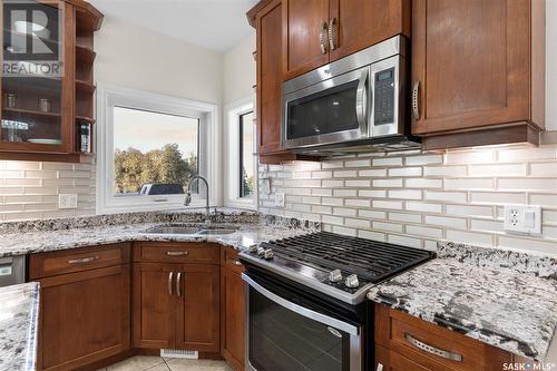 743 Bellmont Court, Saskatoon, SK - Indoor Photo Showing Kitchen With Upgraded Kitchen