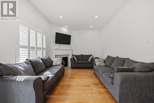 6405 Valiant Heights, Mississauga (Meadowvale Village), ON - Indoor Photo Showing Living Room With Fireplace