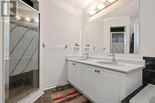 6405 Valiant Heights, Mississauga (Meadowvale Village), ON - Indoor Photo Showing Bathroom