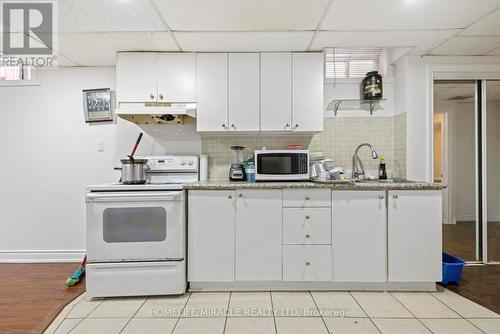 6405 Valiant Heights, Mississauga (Meadowvale Village), ON - Indoor Photo Showing Kitchen