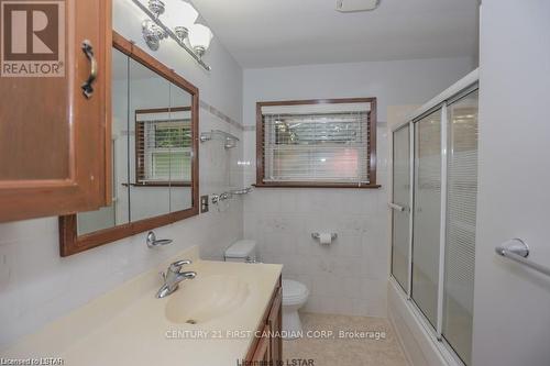 448 West Mile Road, London, ON - Indoor Photo Showing Bathroom