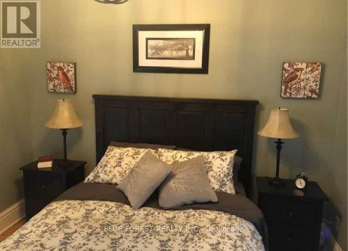 21 Queens Place, London, ON - Indoor Photo Showing Bedroom