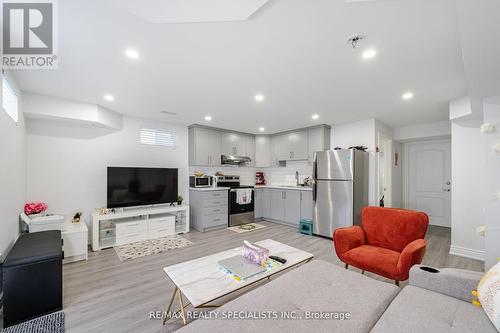 43 Petch Avenue, Caledon (Cheltenham), ON - Indoor Photo Showing Living Room