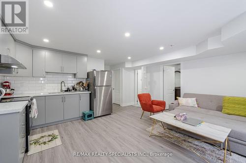 43 Petch Avenue, Caledon (Cheltenham), ON - Indoor Photo Showing Kitchen With Upgraded Kitchen