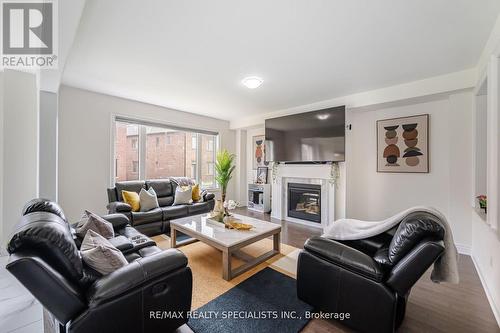 43 Petch Avenue, Caledon (Cheltenham), ON - Indoor Photo Showing Living Room With Fireplace