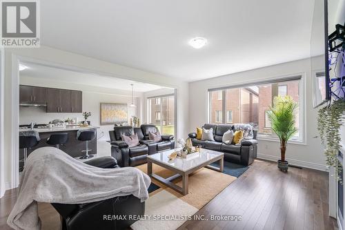 43 Petch Avenue, Caledon (Cheltenham), ON - Indoor Photo Showing Living Room