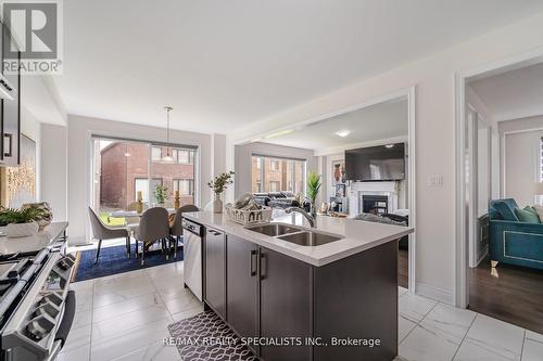 43 Petch Avenue, Caledon (Cheltenham), ON - Indoor Photo Showing Kitchen With Double Sink