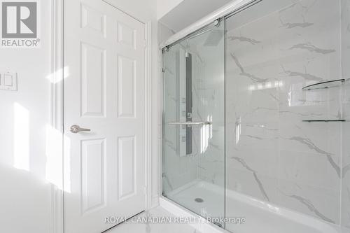 33 Rubysilver Drive, Brampton (Vales Of Castlemore), ON - Indoor Photo Showing Bathroom