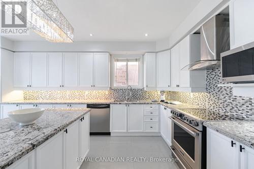 33 Rubysilver Drive, Brampton (Vales Of Castlemore), ON - Indoor Photo Showing Kitchen With Stainless Steel Kitchen With Upgraded Kitchen