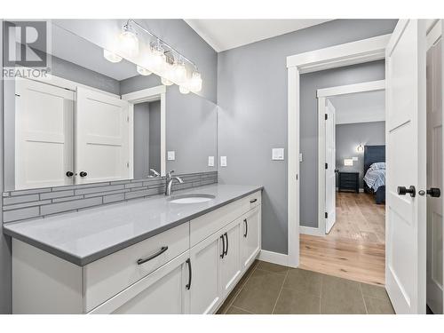 313 Baldy Place, Vernon, BC - Indoor Photo Showing Bathroom