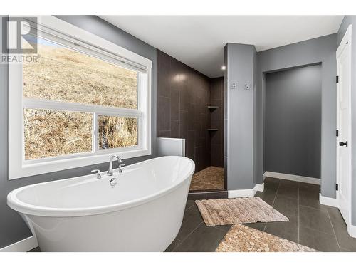 313 Baldy Place, Vernon, BC - Indoor Photo Showing Bathroom