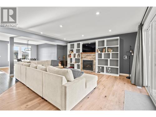 313 Baldy Place, Vernon, BC - Indoor Photo Showing Living Room With Fireplace