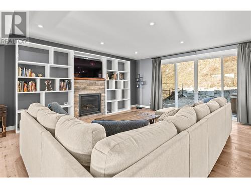 313 Baldy Place, Vernon, BC - Indoor Photo Showing Living Room With Fireplace