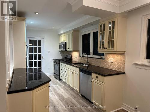 570 Wingrove Crescent, Oakville, ON - Indoor Photo Showing Kitchen