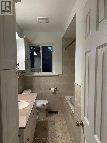 570 Wingrove Crescent, Oakville, ON - Indoor Photo Showing Bathroom