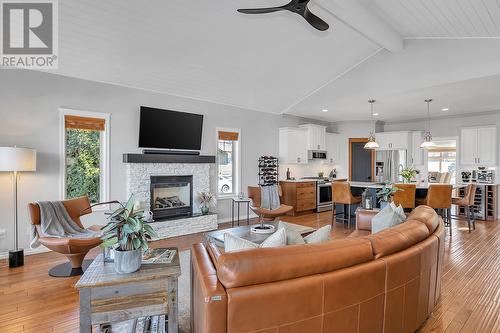 614 Quarry Avenue, Kelowna, BC - Indoor Photo Showing Living Room With Fireplace