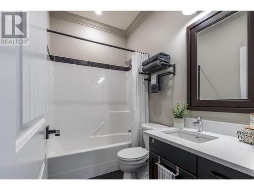 614 Quarry Avenue, Kelowna, BC - Indoor Photo Showing Bathroom