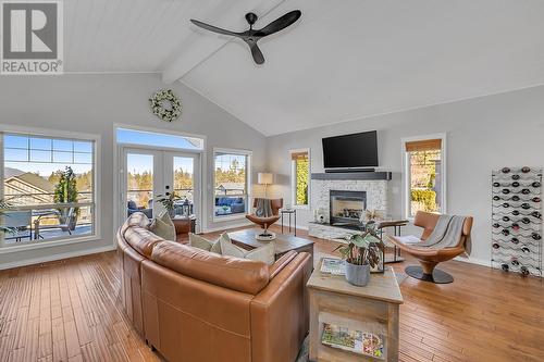 614 Quarry Avenue, Kelowna, BC - Indoor Photo Showing Living Room With Fireplace