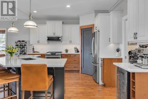 614 Quarry Avenue, Kelowna, BC - Indoor Photo Showing Kitchen With Stainless Steel Kitchen With Upgraded Kitchen