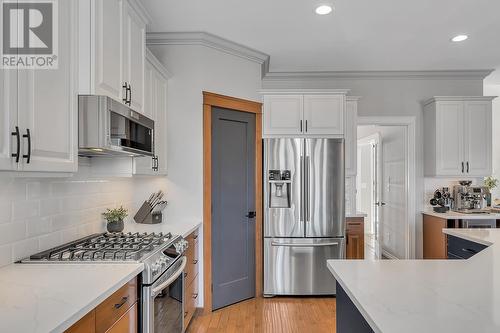 614 Quarry Avenue, Kelowna, BC - Indoor Photo Showing Kitchen With Stainless Steel Kitchen With Upgraded Kitchen