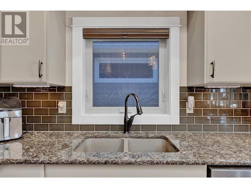 613 Nighthawk Avenue, Vernon, BC - Indoor Photo Showing Kitchen With Double Sink With Upgraded Kitchen