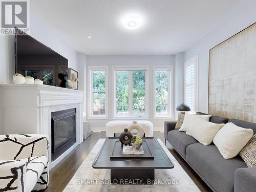 70 Paper Mills Crescent, Richmond Hill (Jefferson), ON - Indoor Photo Showing Living Room With Fireplace