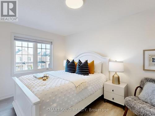 70 Paper Mills Crescent, Richmond Hill (Jefferson), ON - Indoor Photo Showing Bedroom