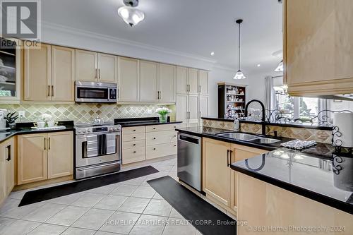 9 Lacona Crescent, Richmond Hill, ON - Indoor Photo Showing Kitchen With Stainless Steel Kitchen With Double Sink