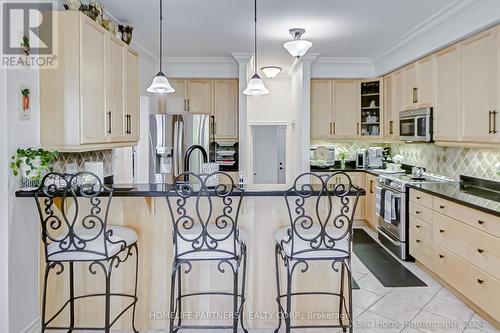 9 Lacona Crescent, Richmond Hill, ON - Indoor Photo Showing Kitchen