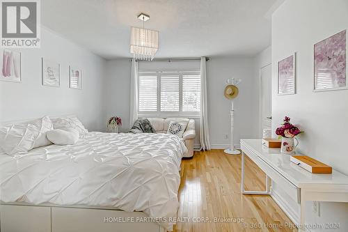 9 Lacona Crescent, Richmond Hill, ON - Indoor Photo Showing Bedroom