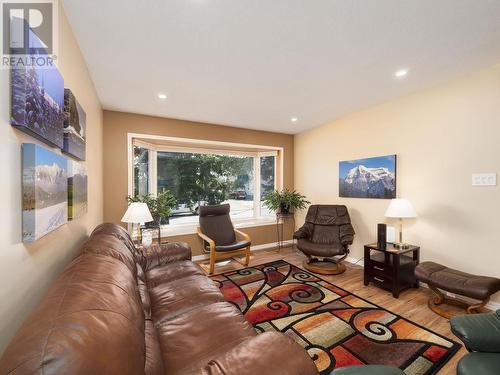 378 Mcpherson Place, Prince George, BC - Indoor Photo Showing Living Room