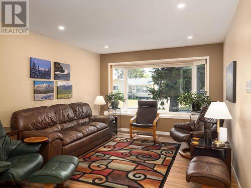 378 Mcpherson Place, Prince George, BC - Indoor Photo Showing Living Room