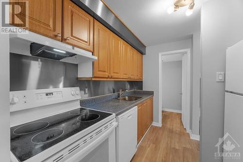 754 St Andre Drive Unit#80A, Ottawa, ON - Indoor Photo Showing Kitchen