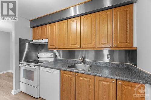 754 St Andre Drive Unit#80A, Ottawa, ON - Indoor Photo Showing Kitchen