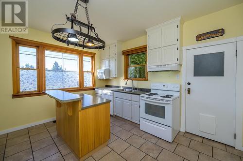 1338 17Th Avenue, Prince George, BC - Indoor Photo Showing Kitchen