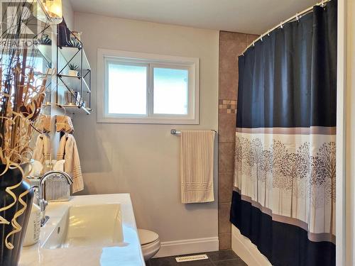 2290 Ash Avenue, Quesnel, BC - Indoor Photo Showing Bathroom