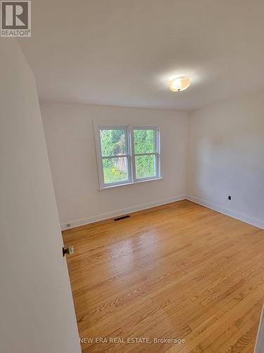 Main Fl - 188 Dumbarton Avenue, Hamilton, ON - Indoor Photo Showing Other Room