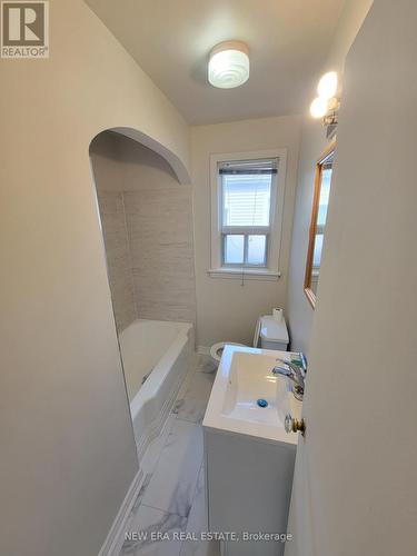 Main Fl - 188 Dumbarton Avenue, Hamilton, ON - Indoor Photo Showing Bathroom