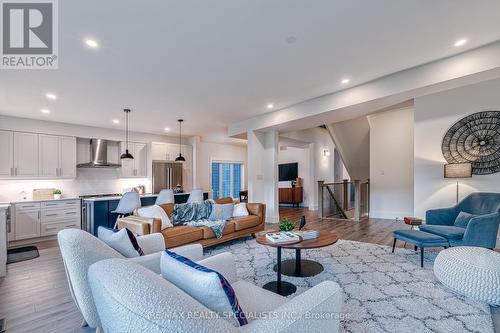 174 Courtland Street, Blue Mountains (Blue Mountain Resort Area), ON - Indoor Photo Showing Living Room