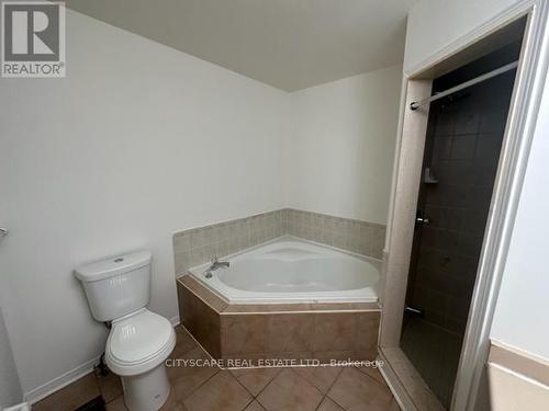 7565 Black Walnut Trail, Mississauga, ON - Indoor Photo Showing Bathroom