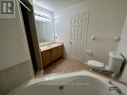 7565 Black Walnut Trail, Mississauga, ON - Indoor Photo Showing Bathroom