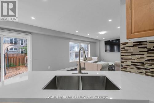 20 Edenvalley Road, Brampton (Fletcher'S Meadow), ON - Indoor Photo Showing Kitchen