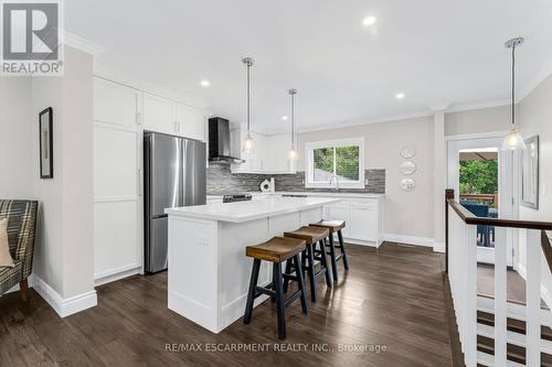 947 Easterbrook Avenue, Burlington, ON - Indoor Photo Showing Kitchen With Upgraded Kitchen