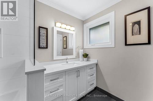 947 Easterbrook Avenue, Burlington (Bayview), ON - Indoor Photo Showing Bathroom