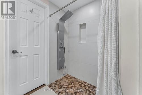 947 Easterbrook Avenue, Burlington (Bayview), ON - Indoor Photo Showing Bathroom