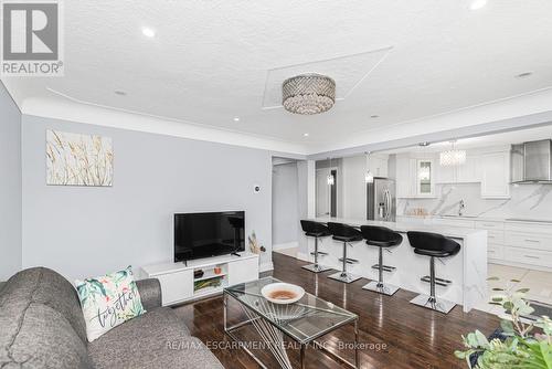 33 Alderney Avenue, Hamilton, ON - Indoor Photo Showing Living Room