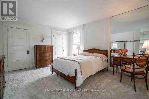 7 Chestnut Avenue N, Brantford, ON - Indoor Photo Showing Bedroom