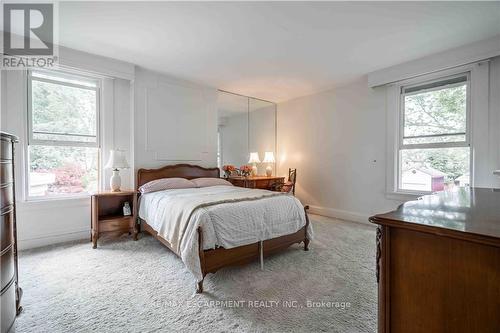 7 Chestnut Avenue N, Brantford, ON - Indoor Photo Showing Bedroom