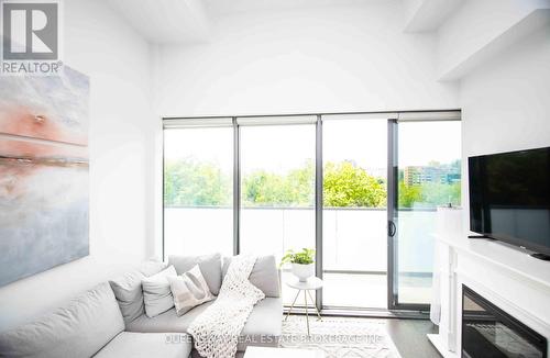 601 - 1815 Yonge Street, Toronto (Mount Pleasant West), ON - Indoor Photo Showing Living Room With Fireplace